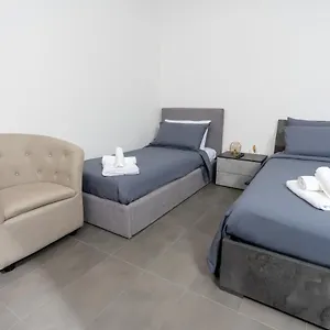 https://holiday-house-napoli.hotels-amalfi.com